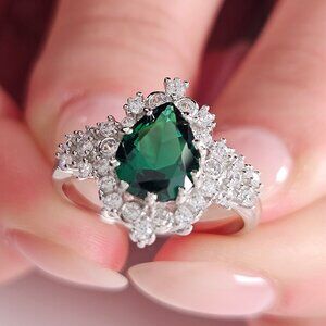Pear Emerald Green Gemstone Ring - 925 Sterling Silver Vintage Charmed Aroma
